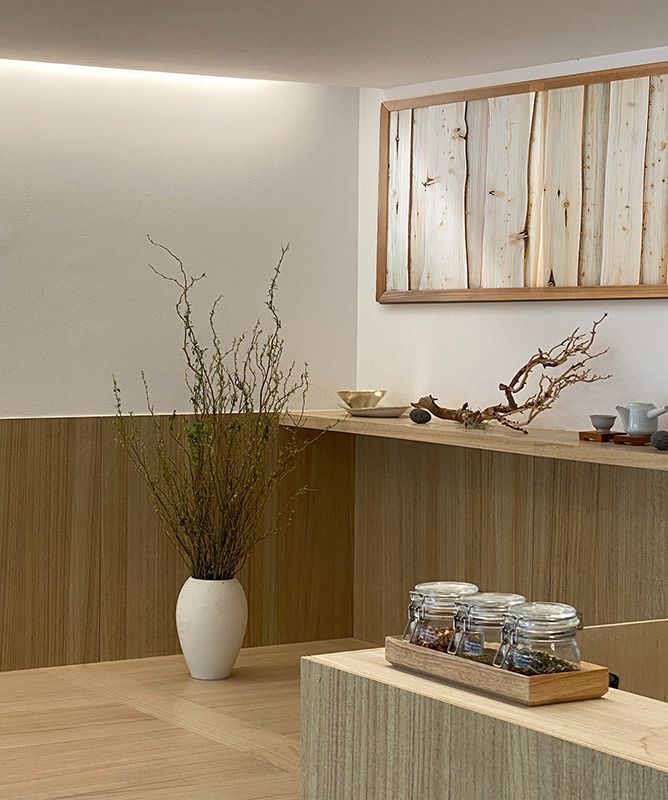 Декоративное экопанно из массива можжевельника в раме из термоосины 1000х500 мм фотография