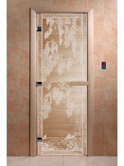 Стеклянная дверь для бани и сауны с рисунком БЕРЕЗКА, коробка осина, прозрачная, 8 мм, 3 петли хром, квадратные 1900х800 мм (по коробке) фотография