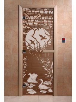 Стеклянная дверь для бани и сауны с рисунком ЛЕБЕДИНОЕ ОЗЕРО, коробка осина, бронза, 8 мм, 3 петли хром, квадратные 1900х800 мм (по коробке) фотография