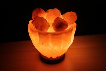Лампа из гималайской соли в виде огненной чаши с диммером фотография